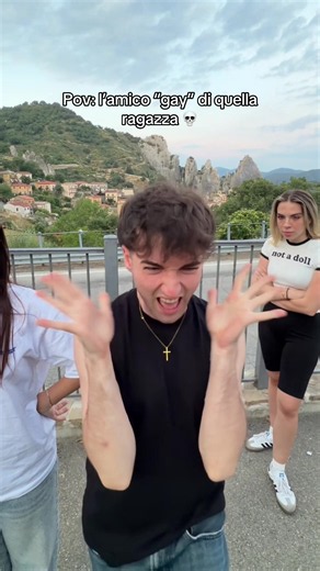In realtà è tutta una copertura😂 Ovviamente è ironia🙄 #amici #comico #ragazza #pov