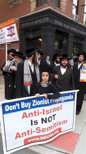 RT @VOJews: Orthodox Jews gathered today outside NYC mayor's residence Gracie Mansion in New York City, in support of New York City Mayor Z…