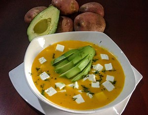 214K views · 1.7K reactions | Locro de papas ingredientes; 2 libras de papas cholas Medio litro de leche Medio litro de agua caliente aproximadamente Una rama de cebolla blanca Un ajo Dos cucharadas de achiote Comino Pimienta Sal Orégano Media taza de crema de leche Cilantro Queso fresco Aguacate | yagarcia.yanina | Facebook