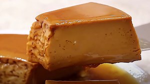 Aprenda a fazer um delicioso pudim de doce de leite, super cremoso e fácil. #pudimdedocedeleite A minha xícara é de 210 ml Ingredientes: Calda: 1 e 1/2 xícara (chá) de açúcar (275g) 1/2 xícara (chá) de água (110ml) Pudim: 4 ovos (200g) 1 e 1/4 de xícara (chá) de doce de leite (340g) 2 e 1/2 xícaras (chá) de leite (530ml) | Verdades da Vida