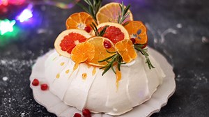 Pavlova cu fructe de iarna. Reteta simpla a desertului elegant si plin de arome. Mod de preparare