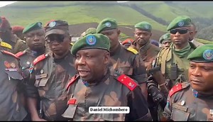 #RDC : le gouverneur militaire ai du Nord-Kivu lance un dernier appel aux congolais qui sont dans les rangs du #M23. " Il n y aura pas de négociation avec les rebelles du #M23. Ceux qui sont dans les rangs de l'ennemi et qui estiment qu'ils sont congolais qu'ils rejoignent le processus de cantonnement PDDRC-S. Et que les étrangers rentrent chez eux, par ce qu'ils ne viendront pas faire la paix chez nous. Que la population soit rassurée que l'armée est entrain de monter en puissance, car l'armée 