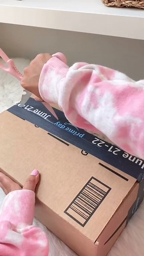 9.3K views · 409 reactions | unboxing my new Hello Kitty LED mirror + wireless charger  link in my bio! #hellokitty #tiktokmademebuyit #tiktokmademebuythis #amazonfinds | Ladonna Grant | Facebook