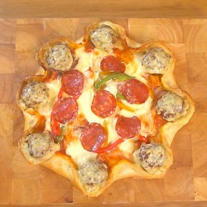 Cheeseburger Crust Pizza | Twisted