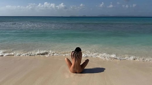 Kendall Jenner goes totally nude on the beach during her 30th birthday trip