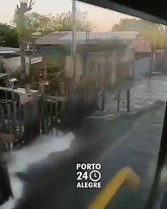 24 reactions · 4 comments | A região das ilhas, em Porto Alegre, foi inundada. A força das águas pegou os moradores de surpresa. Na Ilha da Pintada (vídeo), a água invadiu casas e deixou os moradores ilhados. É preocupante observar os alagamentos em Porto Alegre e a ausência de um planejamento preventivo adequado por parte da prefeitura. Expresso solidariedade aos atingidos e que o poder público direcione todos os esforços para amparar as famílias. | Juliana Brizola | Facebook