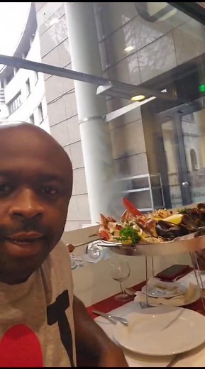 Mon ami m'a demandé aujourd'hui la différence entre le courant et la tension et moi aussi je l'ai répondu'met ta femme au courant que t'as une maîtresse, tu verras la tension | Guru Igwe Le Raïs