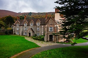 Encounter. Community. Hospitality. Simplicity. Welcome to Lee Abbey Devon. #leeabbeydevon #lynton #ministry #community #northdevon #christiancommunity #devon #ukretreats #encounter #retreats #mission #liveforjesus #gapyear #churchretreat #churchgroup #englishcountryside #englishestate #exmoornationalpark #exmoor #exmoorexperience #encounterjesus #encounter #rest #valleyofrocks #lynvalley #valleyoftherocks #familyholiday #christianholidays | Lee Abbey Devon