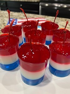 Easy 4th of July dessert Simple Jell-O firecrackers will be a hit for your 4th of July celebration. #desserts #4thofJuly #yum #easyrecipes | Scott & Karen