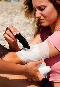 48K views · 145 reactions | First aid hacks which you might need in emergency situations | 5-Minute Crafts Family | Facebook