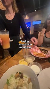 5.4K views · 8.7K reactions | Gotta feed out servers, they work hard 浪﫶﫶 : @lillian_moore (via TikTok) Follow @serverbookexpress for more server-related content!️ #server #serverlife #waitress #restaurantlife #serverproblem | TRULY TAY | Facebook
