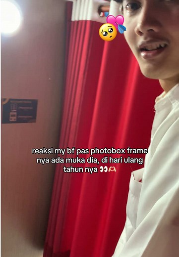 reaksi pacar pas photobox frame ada muka dia di ulang tahun