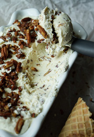 🍦No-Churn Brown Butter Candied Pecan Ice Cream🤎 As a food creator, every recipe gets me excited, but this one? Next level🤤 My husband swears it’s the best ice cream he’s ever had, and honestly, I agree. The candied pecans make it unforgettable. I promise you’ll never look at regular butter pecan the same way again. Save this to make at home instead of grabbing ice cream at the store next week, you won’t regret it! Ingredients For the Ice Cream Base: \t•\t1 (14 oz) can sweetened condensed milk