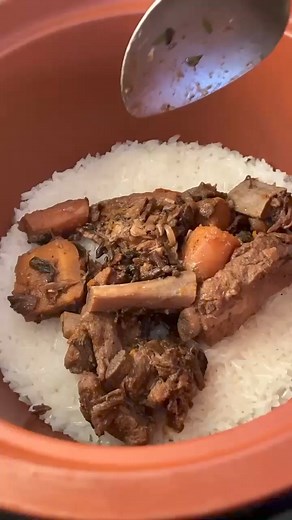 Have you had claypot rice meal before? This is heavenly that you must...