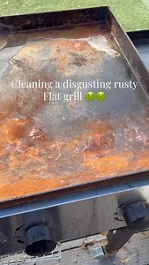 Trying to deep clean a disgusting rusty flat grill! What’s the best way to clean and keep it rust free? #flatgrill #deepcleaning #deepclean #grillcleaning #grillclean #satisfyingclean | Jess Keepcleaning