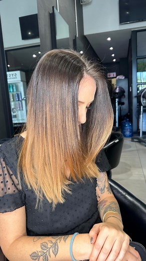 Pamper day with GOLDWELL 🌟 We used the Blondes & Highlights Shampoo to reduce unwanted yellow tones and to increase colour luminosity, followed by the Silver Treatment to give refining cooling effects to the hair. Next we used the Blondes & Highlights Serum Spray for instant colour shine and heat protection, and finished off with the Just Smooth Spray for a sleek shine. @goldwellsouthafrica #goldwell #goldwellsouthafrica #pamperday #geraldwellshair #geraldwellsballito #lifestylecentre #ballito 