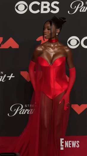 Olandria is heating up the #VMAs carpet. ❤️‍🔥 | E! News