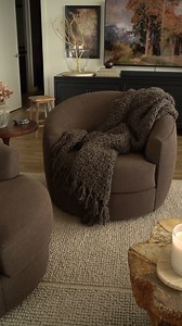 Complete your living room puzzle with Mitchell Gold Bob Williams! 🧩 Customize your upholstery and make it uniquely yours. 🙌🏼 🎥: Rust & Trust | Scottsdale Fashion Square