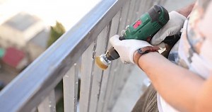 Retirer la rouille et la vieille : vidéo de stock (100 % libre de droit) 1111058767 | Shutterstock