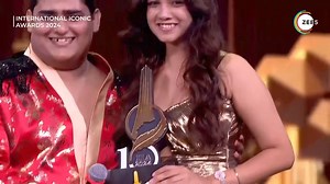 3K views · 11 reactions | Reels ki duniya mein kiya inhone ne sab ko entertain aur jeet gayi International Iconic Female Influencer ka award! Watch #InternationalIconicAwards2024, bilkul free sirf ZEE5 par. Watch Now - https://zee5.onelink.me/RlQq/agx34s5o | ZEE5 Shows | Facebook