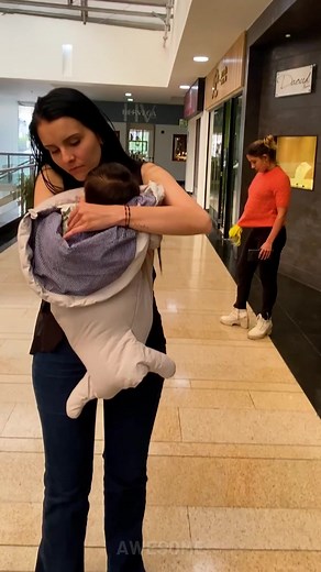 Golden-Hearted Woman Helps A Mom | Awesome