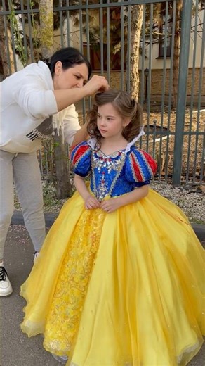 Backstage❤️#cosplay #cosplay #disneycosplay #snowwhite #halloweencostume #backstage #blancanieves