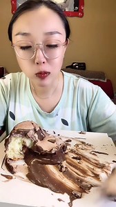 Sansan Asmr - Chocolate Moist Cake Whipped Icing Cream Cake Dessert #fbreels #reelsvideo #reelsfb #cakeasmr #creamcake #asmr #kawaii #deliciouscakes #chocolate #chocolatelover #whippedcreamcake #icingcakes #chocolatecake #moistcake #lavacake | Chi-Chi Asmr