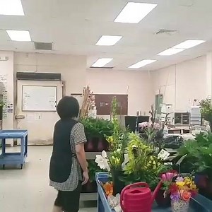 Prep, cut, assemble and some warm-up leg exercises to get us through Feb 14th 😁💪🚶 | Watanabe Floral, Inc.