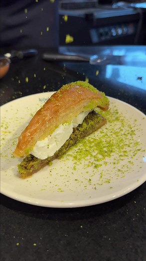 Köşkeroğlu Baklava: Altın Sarısı İncecik Katlarla Geleneksel Lezzet