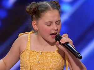 Young talent Annie Jones on the AGT 2020 stage #AGT #simoncowell #sofiavergara | Royal Daily News
