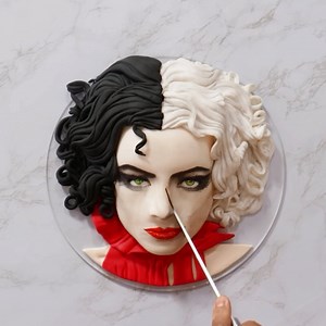 Keep your enemies close, cakes even closer 🖤 - Cruella De Vil | Koalipops