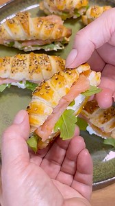 1M views · 5.1K reactions | Questi cornetti di pasta sfoglia con formaggio, salmone e rucola, non solo sono facili e veloci da preparare, ma sono anche buonissimi: portateli a tavola come antipasto a Natale  #cucinaitaliana #fblifestyle | Rossella in padella, il blog di Rossella Cosentino | Facebook