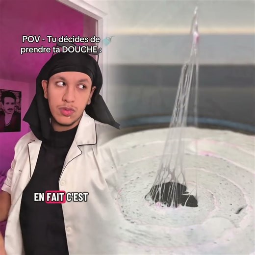 POV - tu décides de prendre ta douche mais elle aussi