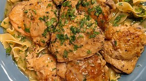 Emeril Lagasse's Chicken With Champagne + Garlic Is Pure Comfort