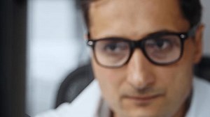 Farmer Studies Praying Mantis World Myth: Video có sẵn (100% miễn phí bản quyền) 3414255255 | Shutterstock