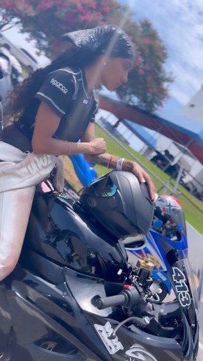 Tuh • @bellhelmets @vpracingfuels • #GodFirst #DystanySpurlock #CW413 #DragRacer #Helmet #Motorcycle #GSXR #HER #BikeLife #Motor #Burnout #Reels #ZukNation #Grudge #Woman #Clutch #DragBike | Dystany Spurlock Racing