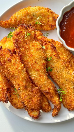 Snejana Andreeva on Instagram: "These crispy air-fryer chicken fingers will be your new favourite recipe. So crispy on the outside and cooked to perfection on the inside. This recipe is perfect for back-to-school lunches and just as amazing for adults as well. I usually enjoy these chicken fingers cut into strips on top of my salad, but you can absolutely enjoy them with home-made fries, with mashed potatoes, or simply on their own with a side of ketchup. I used my @cosoricooks air-fryer for thi