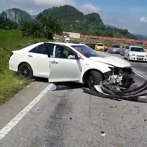 6.5K views · 123 reactions | Live Cam Accident kereta bertembung.. Dua2 kereta hancur!! | Viral Selangor | Facebook