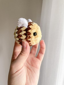 Crochet Honey Bee Plushie | Bumble Bee Stuffie | Bee Lover | Little Gift | Affordable and Handmade - Etsy