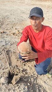 1.8K views | Dozens of geode stones were found at the coal mine site. #geodes #geode #Treasure #gemstone #agate #jade #Petrifiedwood #Fossilwood #Crystalstone #Chalcedony #quartz #blackdiamond #blackjade #stoneage #玉 #玛瑙 #الأحجارالكريمة #ကျောက်မျက်ရတနာများ #ကျောက်စိမ်း #quartz #Treasure #كنز #Caçaaotesouro #HazineAvcılığı #Охотазасокровищами | Jonnaidi Jhon Diamond | Facebook