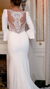 懶Elaine懶 In store now, this beautiful gown from Randy Fenoli✨...