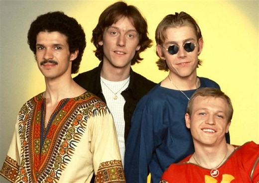 Level 42 - Love Games (1981) | Frequência Modular