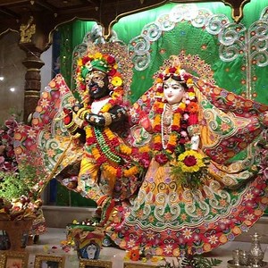 274 reactions · 28 shares | Sunday Feast Aarti (HG Rati Prabhu) at #iskconofhouston #srisriradhanilamadhava  Sankirtan Yajna ki Jai! | ISKCON of Houston | Facebook