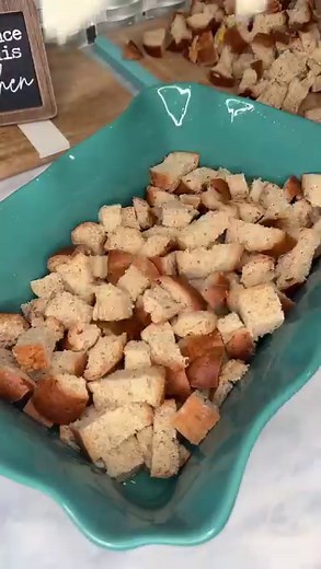 Protein Baked Cinnamon Toast Crunch French Toast 🍞☕️ Start your day with my Cinnamon Toast Crunch Protein French Toast for a delicious and energizing start to your day! 🍞☀️ Perfect for fueling your morning or post-workout recovery! 🙌This French toast is also SUPER low calorie & carb friendly thanks to @eatroyo challah bread 🍞 👩🏻‍🍳INGREDIENTS 👉For the French toast 14. oz. @eatroyo low carb challah bread , cut into 1-inch pieces (link in bio) 6 large eggs 2 3/4 cups unsweetened almond milk