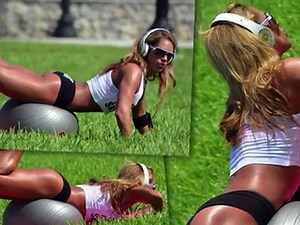 Jennifer Nicole Lee Sizzles in a Bikini