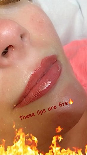 Lip blushing is the semi-perm lip tattooing technique that everyone’s talking about.📣 Here’s what you need to know.🗣️ Lip blushing is a beauty term that you’re about to hear a lot more of now that it’s dominating our Instagram and TikTok feed. 🖥️ In a nutshell, it’s along the same lines as brow and eyeliner tattoo’s. 👯‍♀️ This is the lip equivalent, offering beautifully shaped and tinted semi-permanent tattooed lips without the effort. 💋 The advancements in technology and technique are part