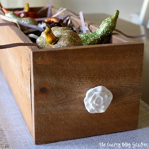 Build a simple wood planter box for any space! 華 | The Crafty Blog Stalker | Facebook