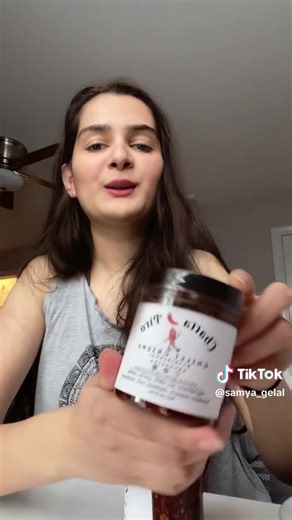 Add chatta piro to spice up your dish.Literally guys it goes with every single meal. #chattapiro #mnnepali #chattapirochillicrisps #homemadechillioil #chillioilwithsidra #chattapirochillicrispswithanchovies #chattapirochillicrispswithsukuti #chattapirochillicrispswithburger #chillioilusa #fyp #trending #homemadechilioilinusa