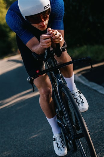 E117 - Your Best Bike Split Awaits Meet the all-new E117 featuring a UCI-legal design and the same cutting-edge R&D knowledge that powered the development of the E119 🤝 The fully redesigned E117 was developed for age-grouper triathletes and TT competitors determined to shatter their personal bests. The E117 is a race-ready, value-packed performance machine, delivering unmatched innovation drawn directly from our pro-level bikes. * Race ready, all equipped - with proprietary storage solutions an