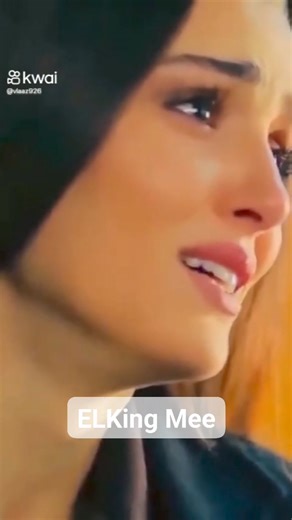 ما بلاش كتر كلام مين اللي يقول للتاني حرام ما بلاش كتر كلام مين اللي يقول للتاني حرام كل ما أعليك بتنزلني وبعيشلك وأنت بتقتلني يبقى حرام على مين وبقويك وأنت بتكسرني كأنك حالف تخسرني ما تخلينا ساكتين كلام بكلام هنتكلم، خلاص تلميذك إتعلم كلام بكلام هنتكلم، خلاص تلميذك إتعلم وبرافو عليك أوي يا أستاذ عرفت تربي وتعلم كرهتك أيوة ونسيتك ونفعت فيا تربيتك كرهتك أيوة ونسيتك ونفعت فيا تربيتك إديتنى درس كبير في الذل، ذاكرته صح وذليتك @أبرز المعجبين اسرار القلوب إشارة EL King Mee | اسرار القلوب